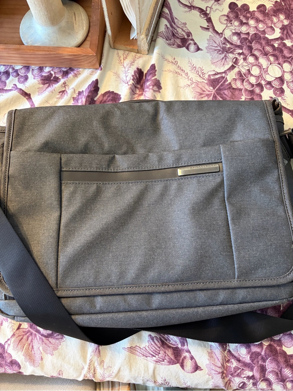 Briggs & Riley Gray Messenger Laptop Bag with Black Strap